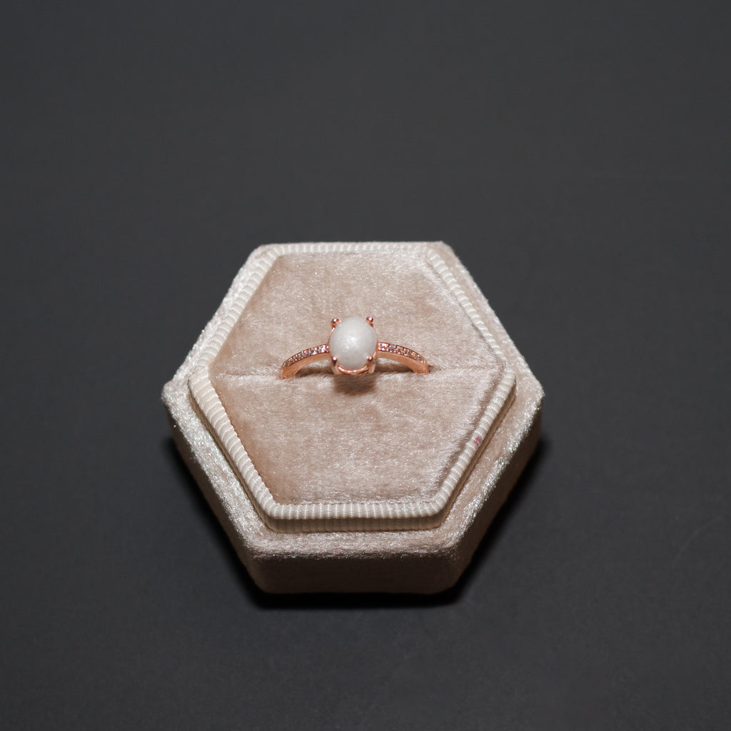**PRE-ORDER** Rose Gold Centerpiece Ring